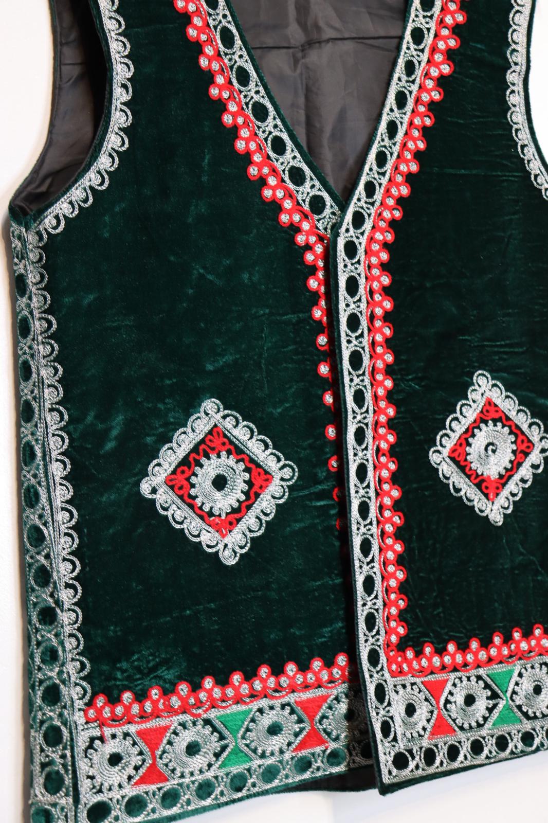 Afghan Traditional Men's Vest with White Gull Duzi And Multi Color Flower In the Front